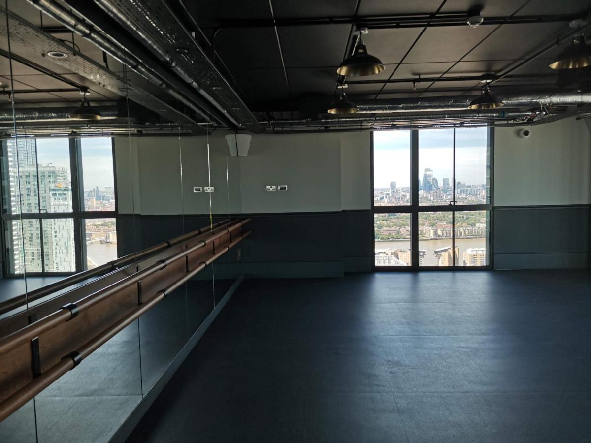 Charles Hope Canary Wharf South Quay Лондон Экстерьер фото